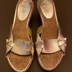 Women 8.5 Nine West Gold Sandals Heels worn Once